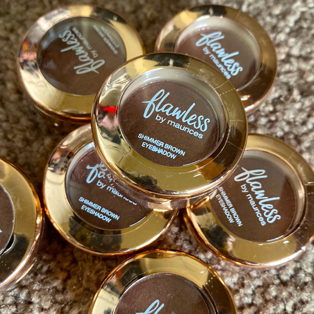 ✨Maurices Flawless Collection Eye Shadow✨